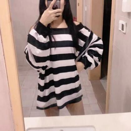Kawaii Clothing Striped T-shirt Oversized Black..